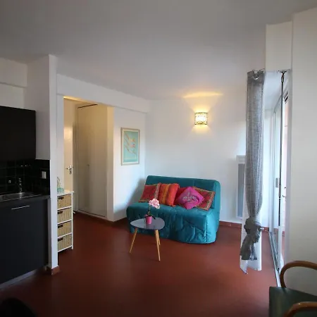 Agreable Avec Terrasse A 300m De La A - Fr-1-309-360 Apartment *