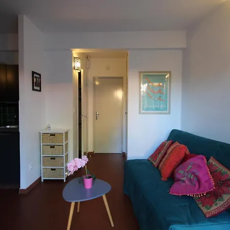 Agreable Avec Terrasse A 300m De La A - Fr-1-309-360 Apartman