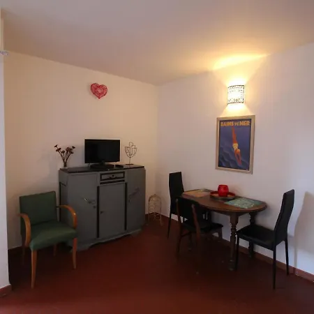 Agreable Avec Terrasse A 300m De La A - Fr-1-309-360 Apartment