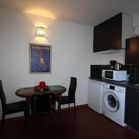 Agreable Avec Terrasse A 300m De La A - Fr-1-309-360 *